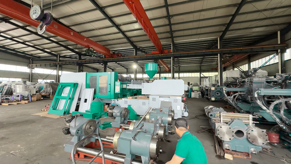 plastic injection molders and injection molding machine